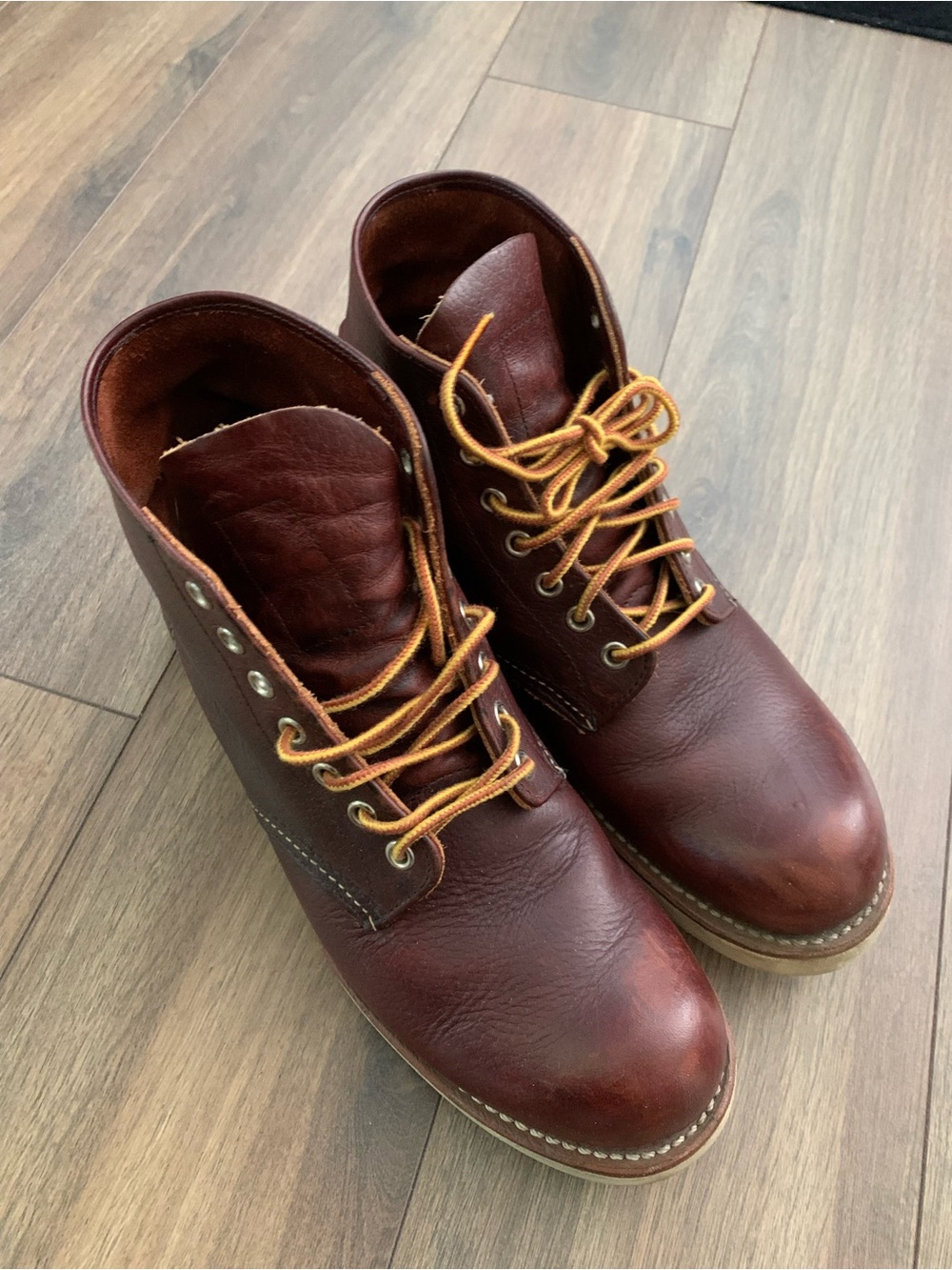 Redwing Boots Men's size 8 Brown Leather Work Boots 8196 - Classic Lace-Up
